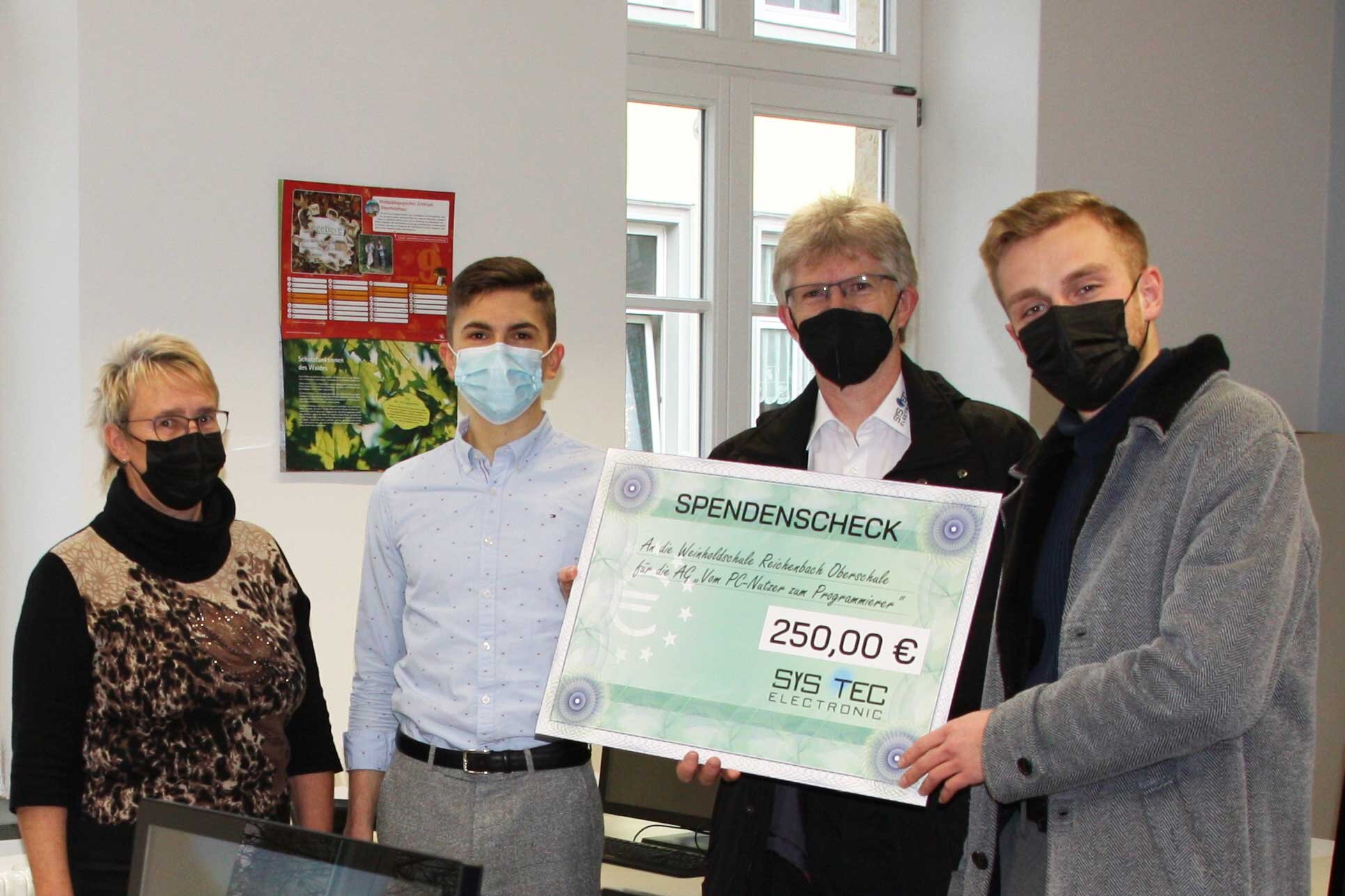 Spendenübergabe an Weinholdschule Reichenbach Oberschule für die AG „Vom PC-Nutzer zum Programmierer“ 